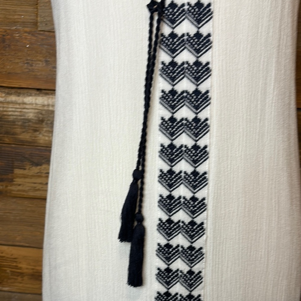 Forever 21 Women's White and Black Sleeveless Dress - Picture 4 of 9